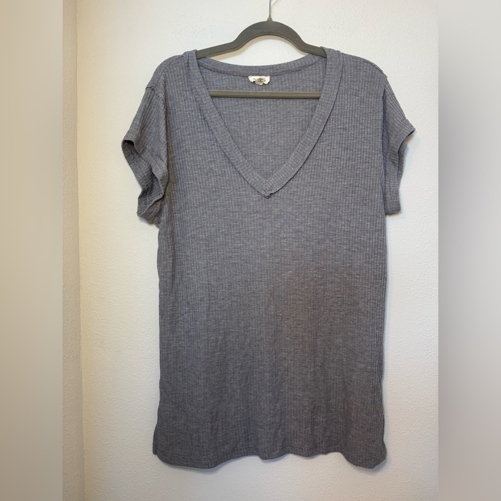 POL Ribbed Jersey Knit V-Neck Top - Picture 2 of 6